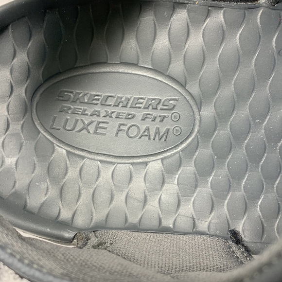 SKECHERS Relaxed Fit Luxe Foam Adjustable Sandals Size 8 Black/Grey - Picture 2 of 9